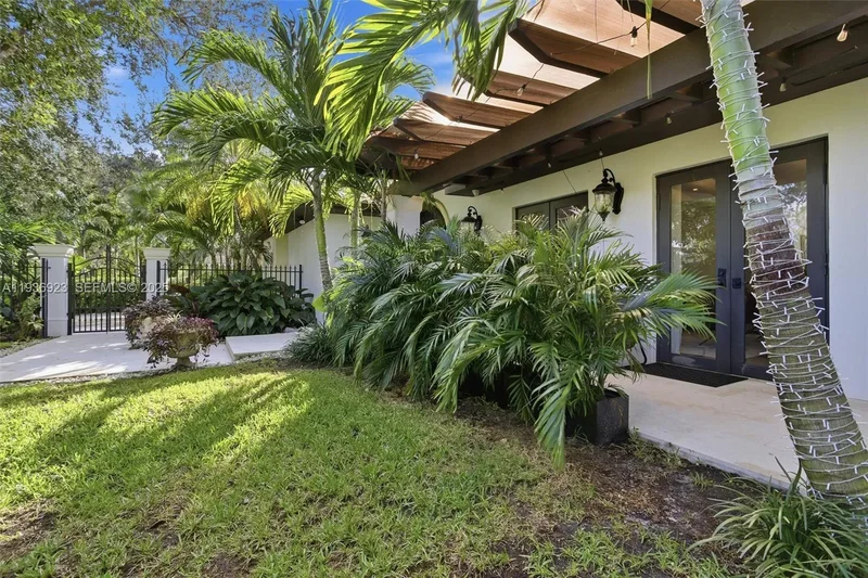12510 Ramiro St, Coral Gables, Florida, United States. - Photo 50