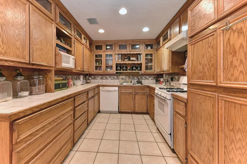 4525 Bell Springs RD, Dripping Springs, Texas, United States. - Photo 17