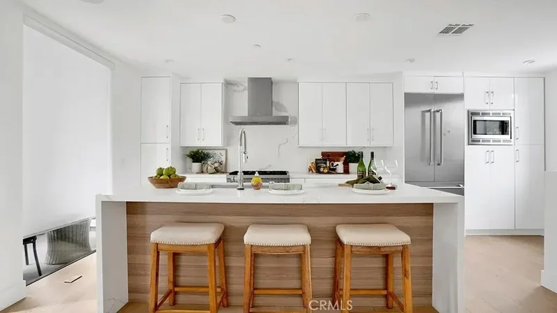 741 N Gramercy, Los Angeles, California, United States. - Photo 7