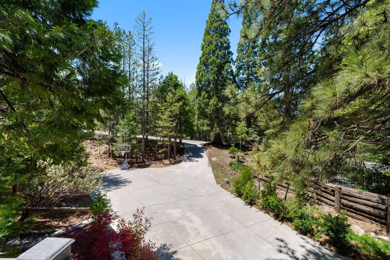 635 Grass Valley Road , Lake Arrowhead, CA 92352, Lake Arrowhead, California, United States. - Photo 30