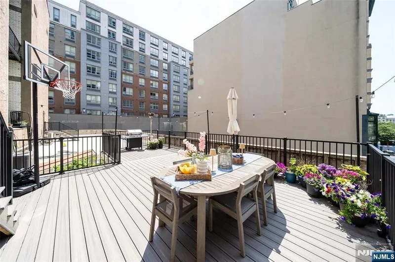 83 Montgomery Street 201, Jersey City, NJ 07302, Jersey City, New Jersey, United States. - Photo 40