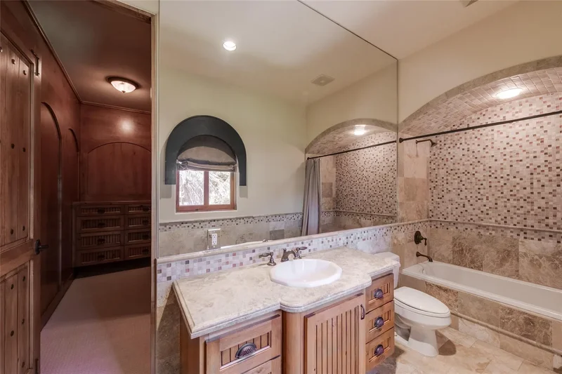 701 W Friar Tuck Lane, Houston, Texas, United States. - Photo 26