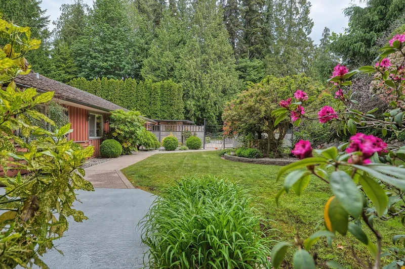 6241 Sechelt Inlet Road, Sechelt, BC V7Z 0L3, Sechelt, British Columbia, Canada. - Photo 8