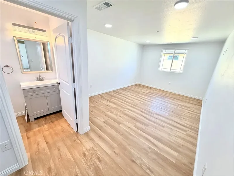 829 W G, Los Angeles, California, United States. - Photo 16