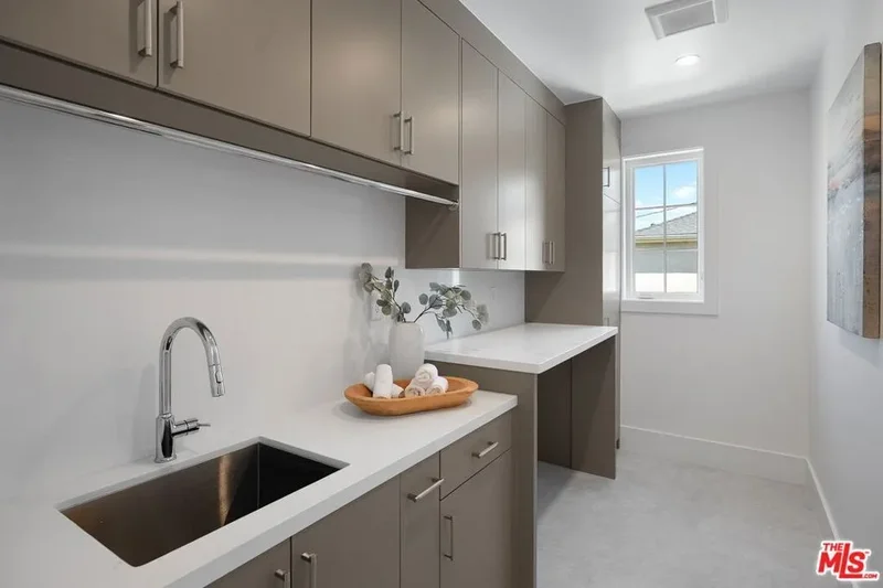 8025 Stewart Avenue, Los Angeles, California, United States. - Photo 37