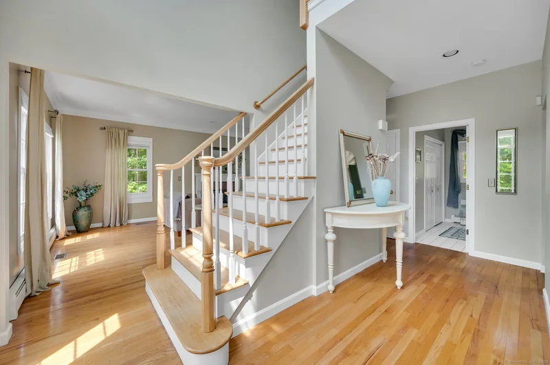 27 Regency Drive, North Haven, Connecticut, United States. - Photo 19