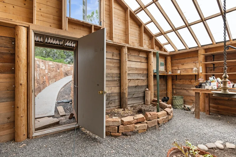 61 Calle San Martin , Santa Fe, NM 87506, Santa Fe, New Mexico, United States. - Photo 34