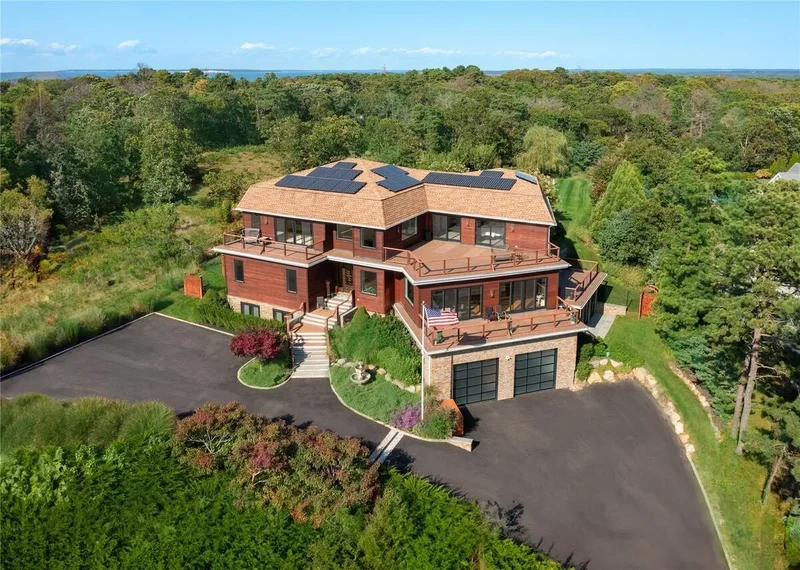 89 Old Canoe Place Road, Hampton Bays, New York, United States. - Photo 14