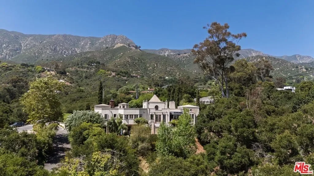 2899 Hidden Valley Lane, Montecito, California, United States. - Photo 2