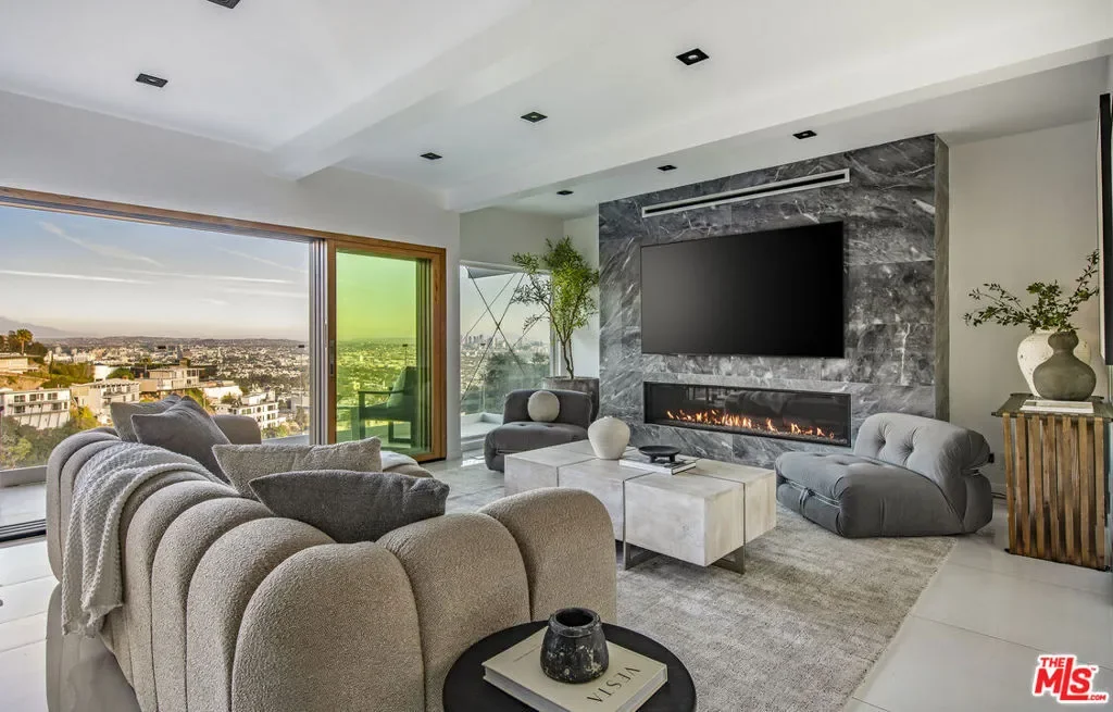 8638 Hollywood Boulevard, Los Angeles, California, United States. - Photo 7