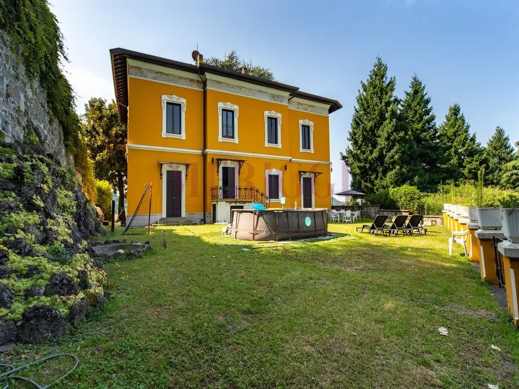 Via 1º Maggio, Oggiono, Lombardy, Italy. - Photo 8