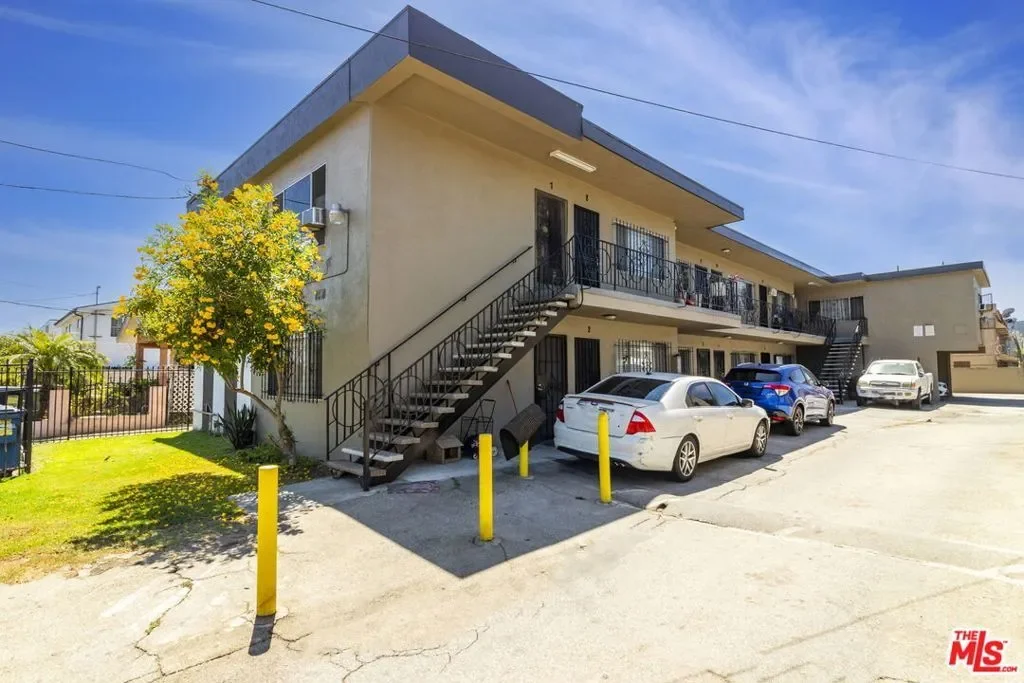 820 -824 W 95th Street, Los Angeles, California, United States. - Photo 14