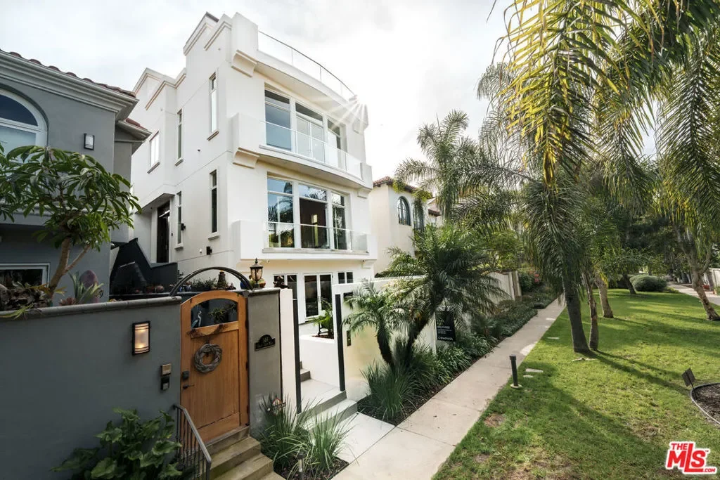 142 Union Jack Mall, Marina del Rey, California, United States. - Photo 11