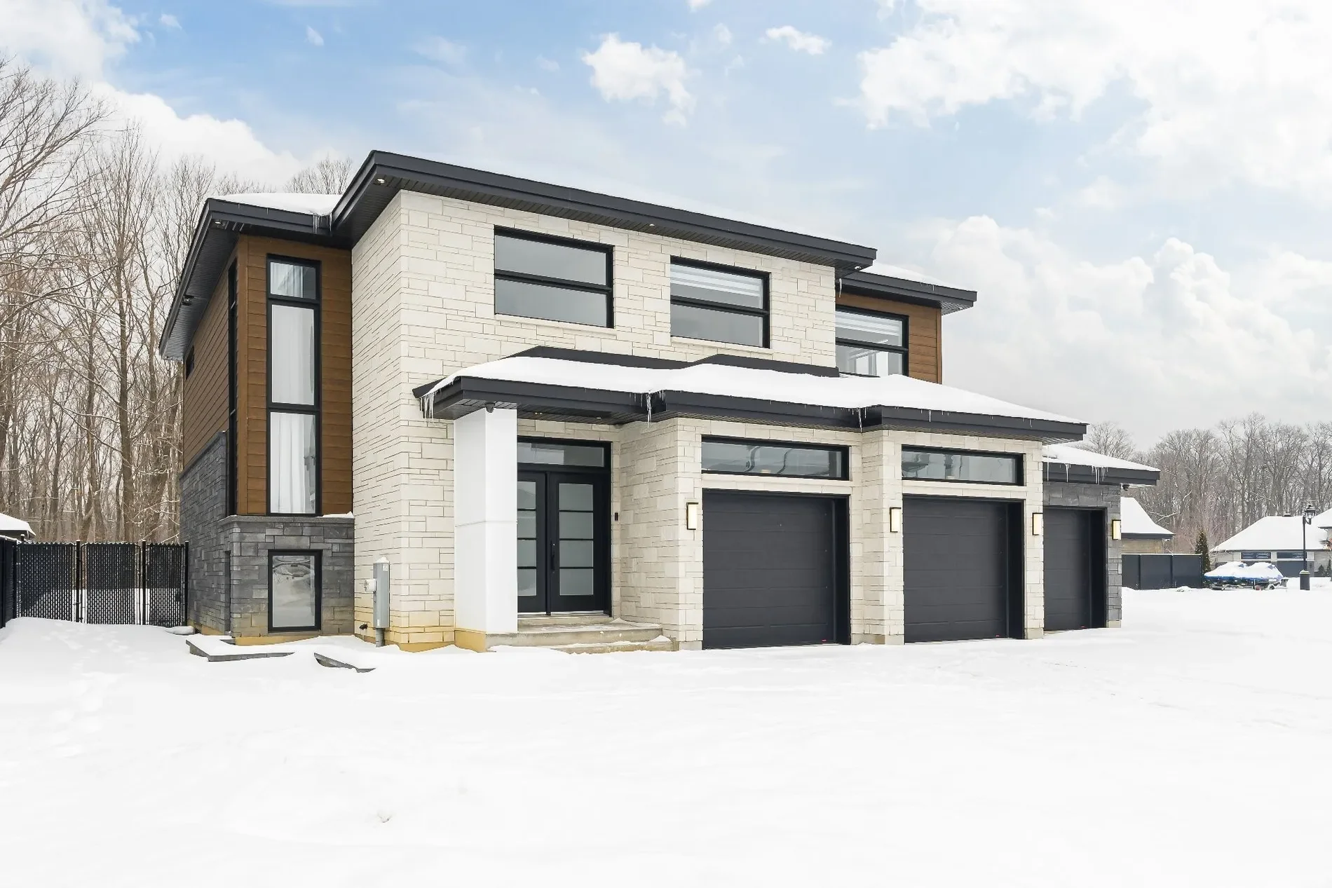 Exterior photo 6