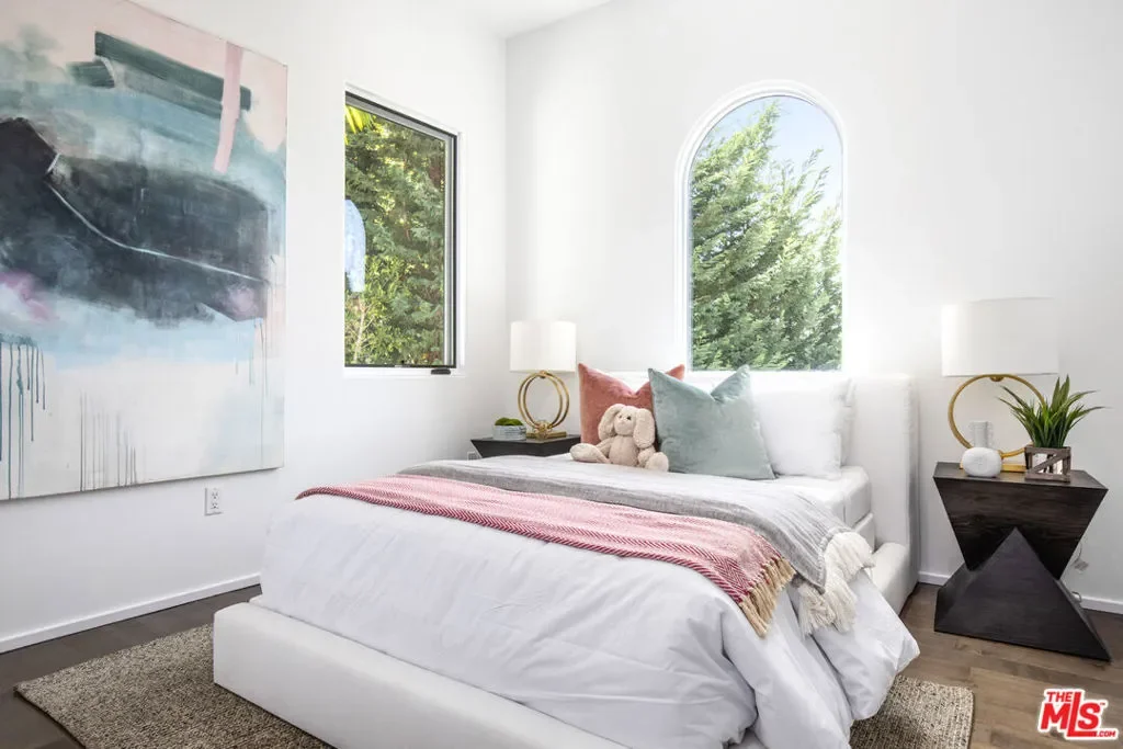 1642 Lindacrest Drive, Beverly Hills, California, United States. - Photo 8