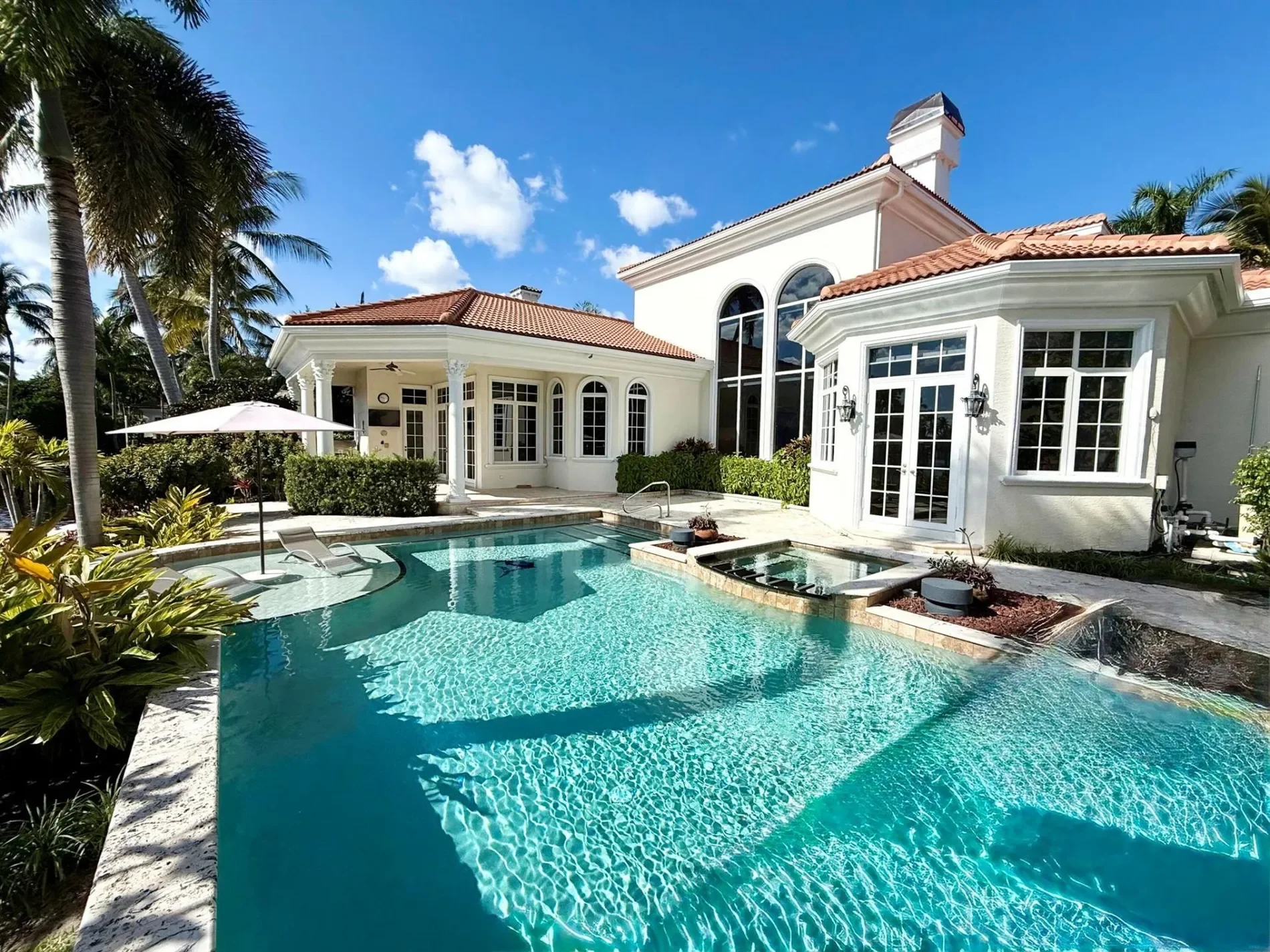 Exterior photo 3