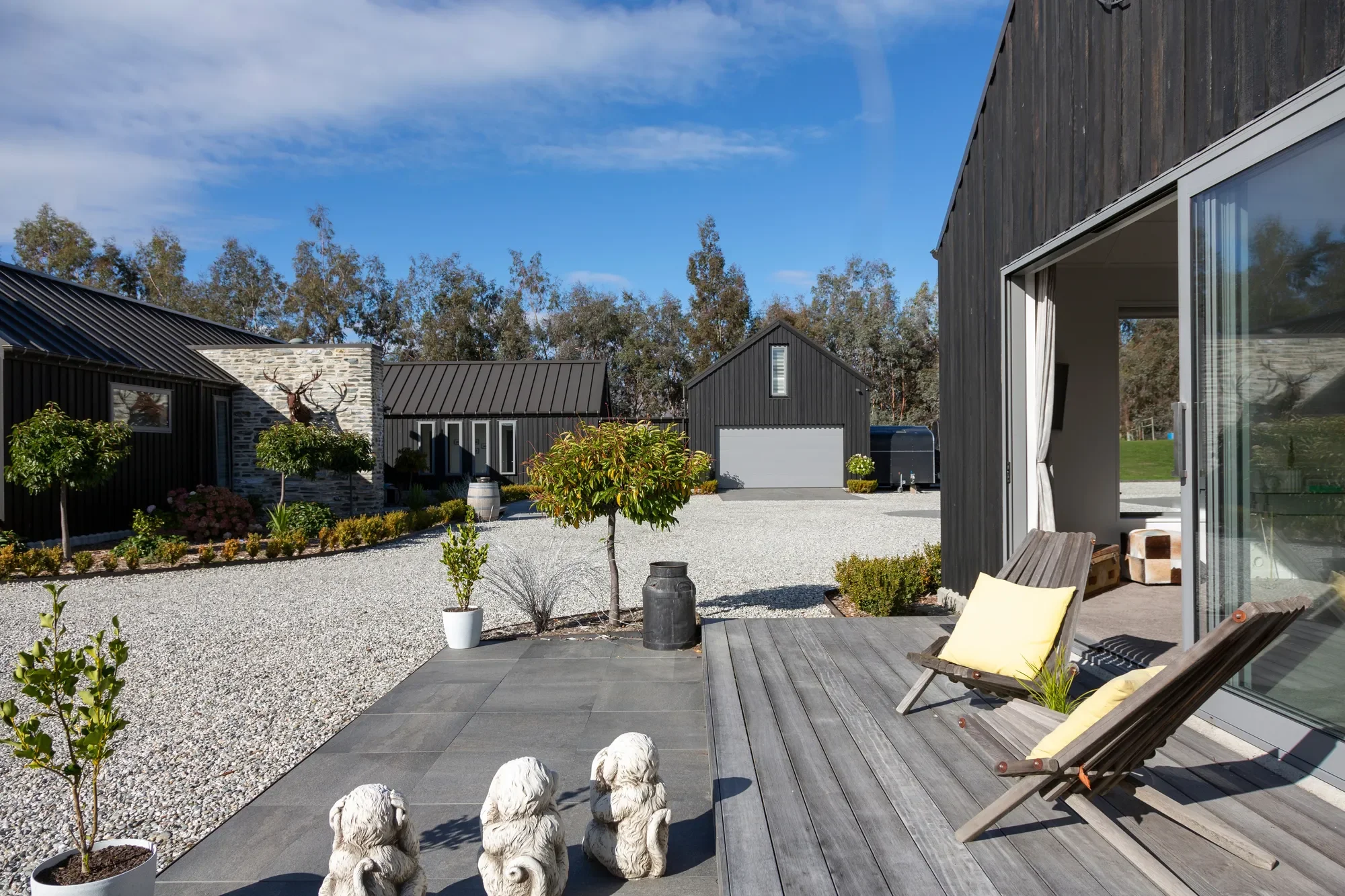 Exterior photo 4