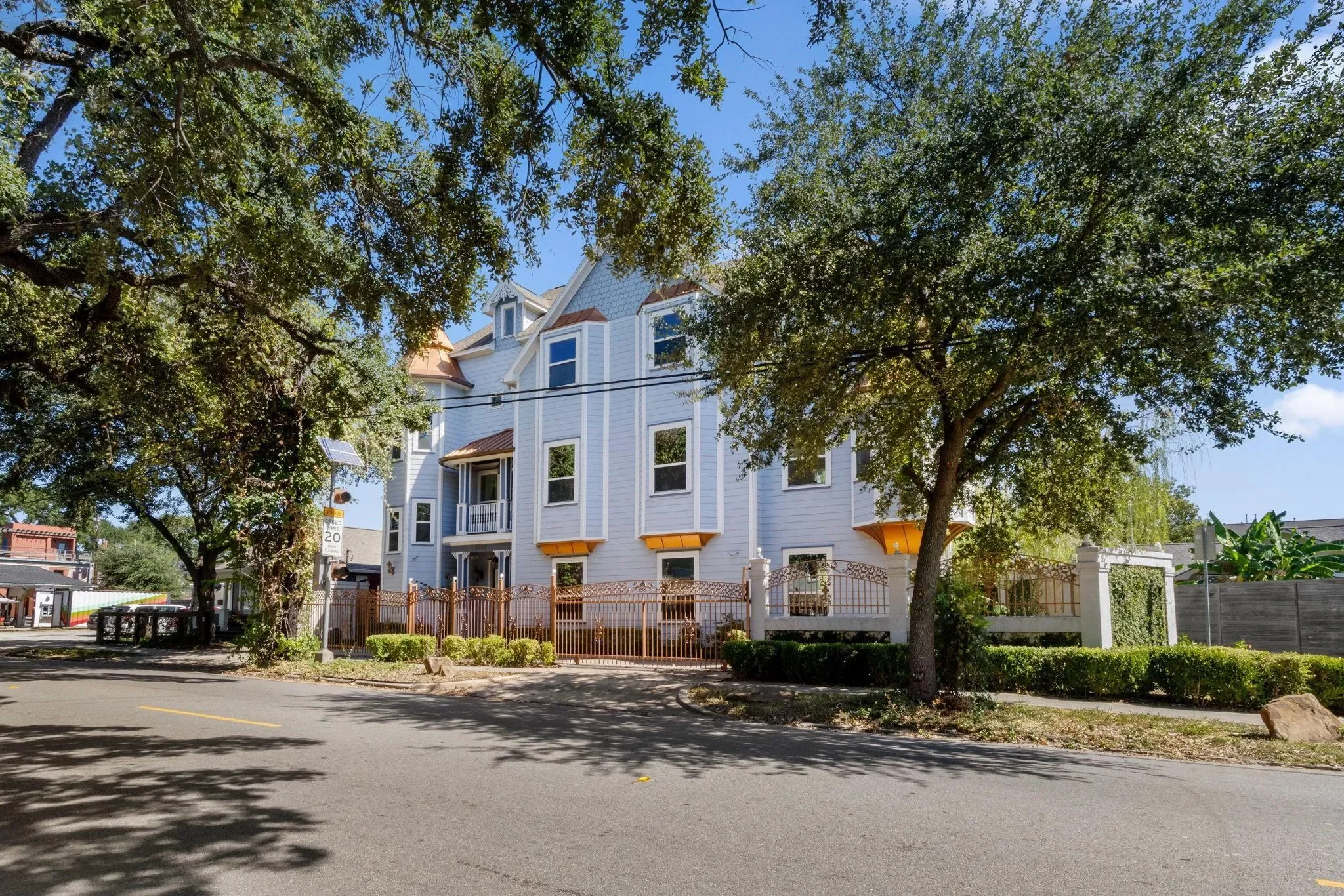 3012 Houston Avenue Avenue, Houston, Texas, United States. - Photo 2