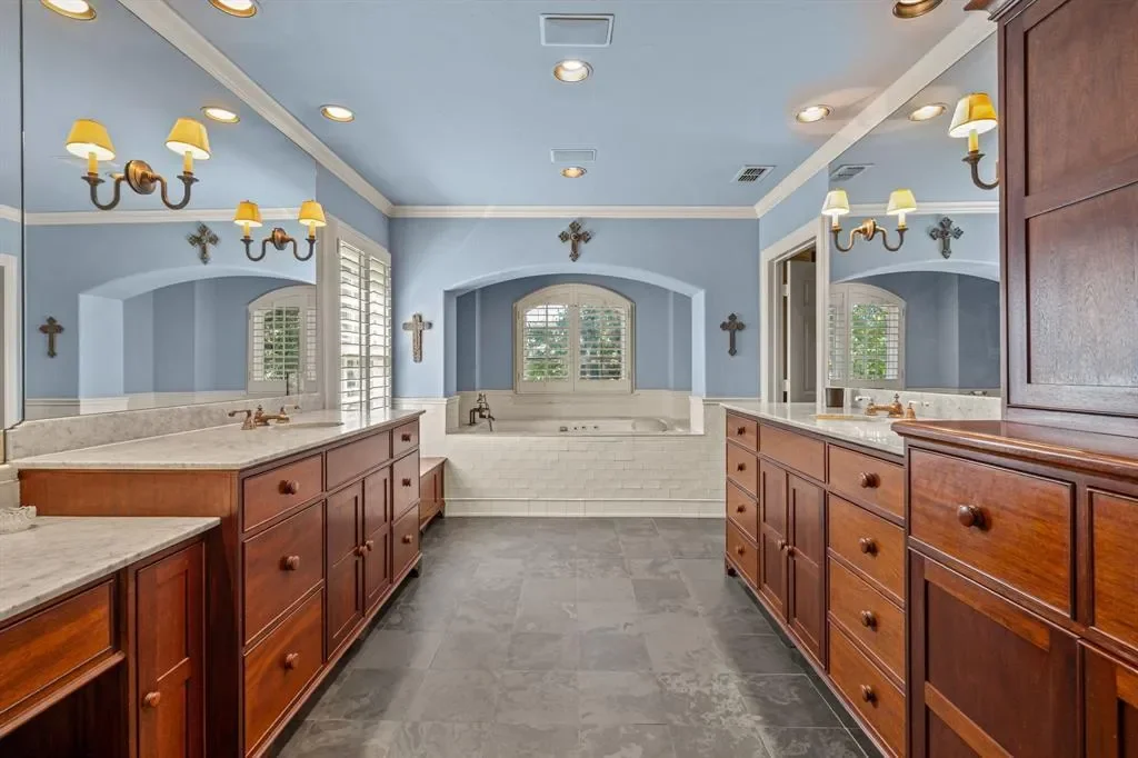 425 Crestwood Drive, Fort Worth, Texas, United States. - Photo 24