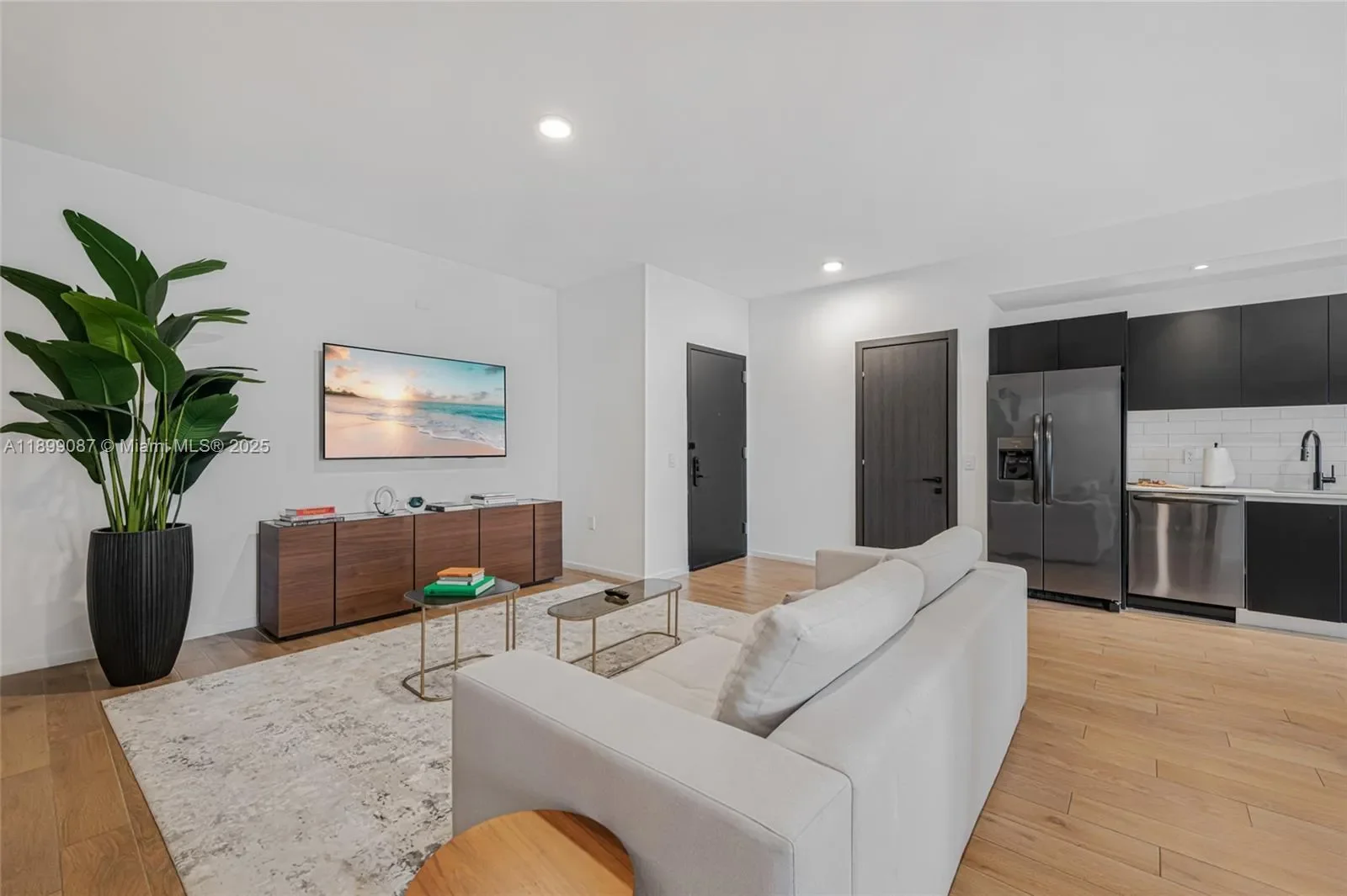 398 NE 5th St 3017, Miami, Florida, United States. - Photo 2