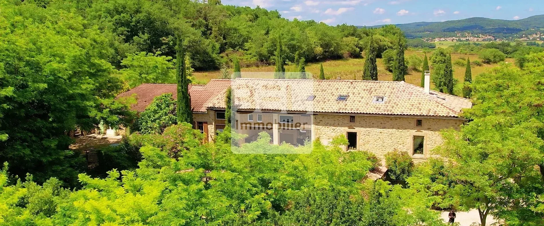 Exterior photo 5