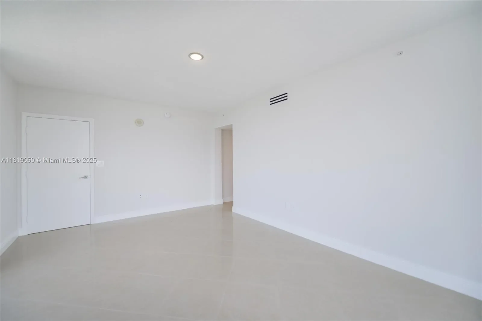 16699 Collins Ave 2107, Golden Beach, Florida, United States. - Photo 9