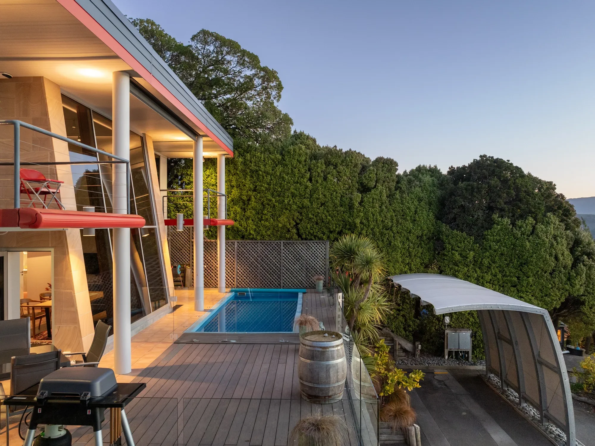 Exterior photo 4