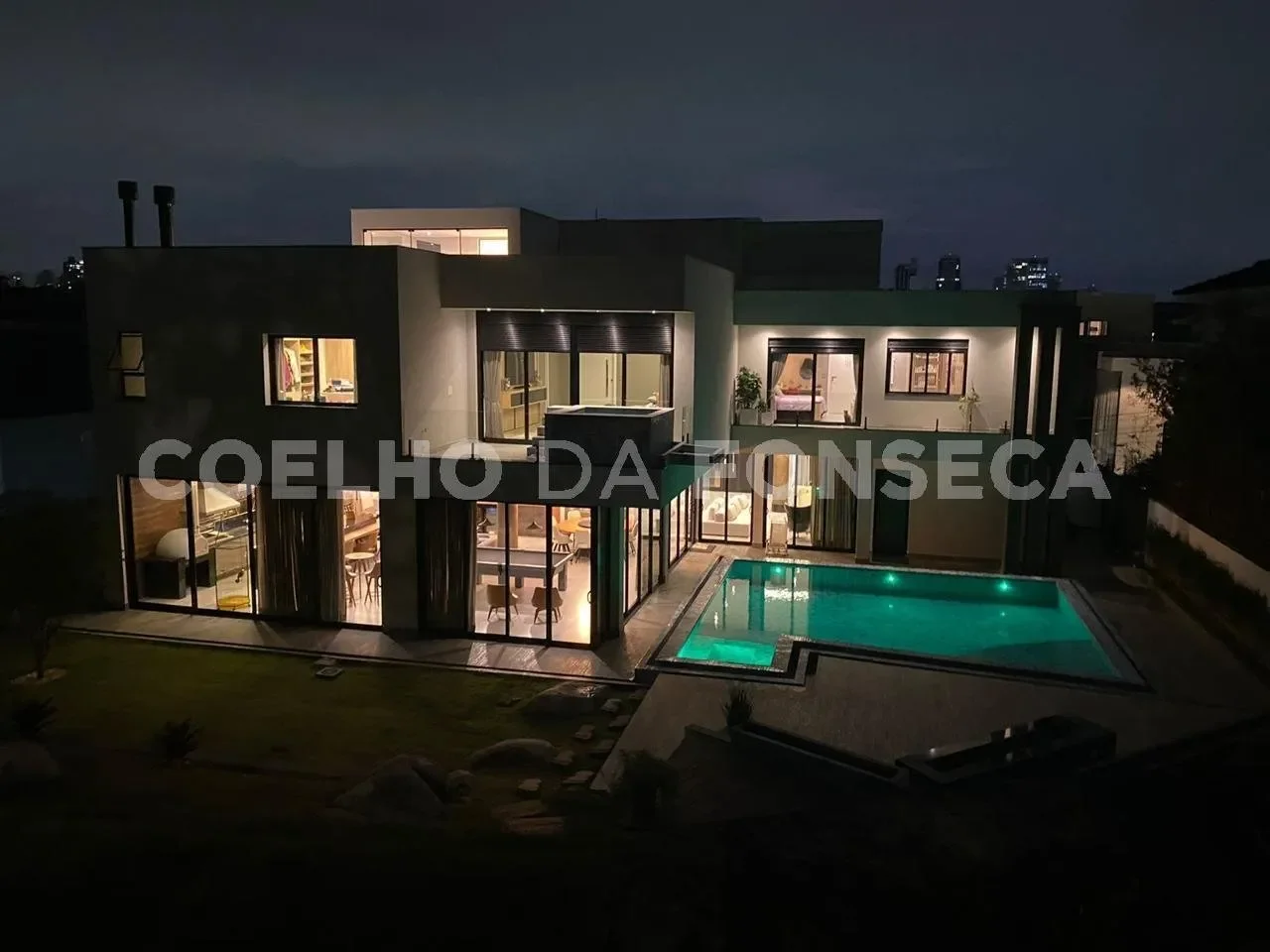 Exterior photo 5