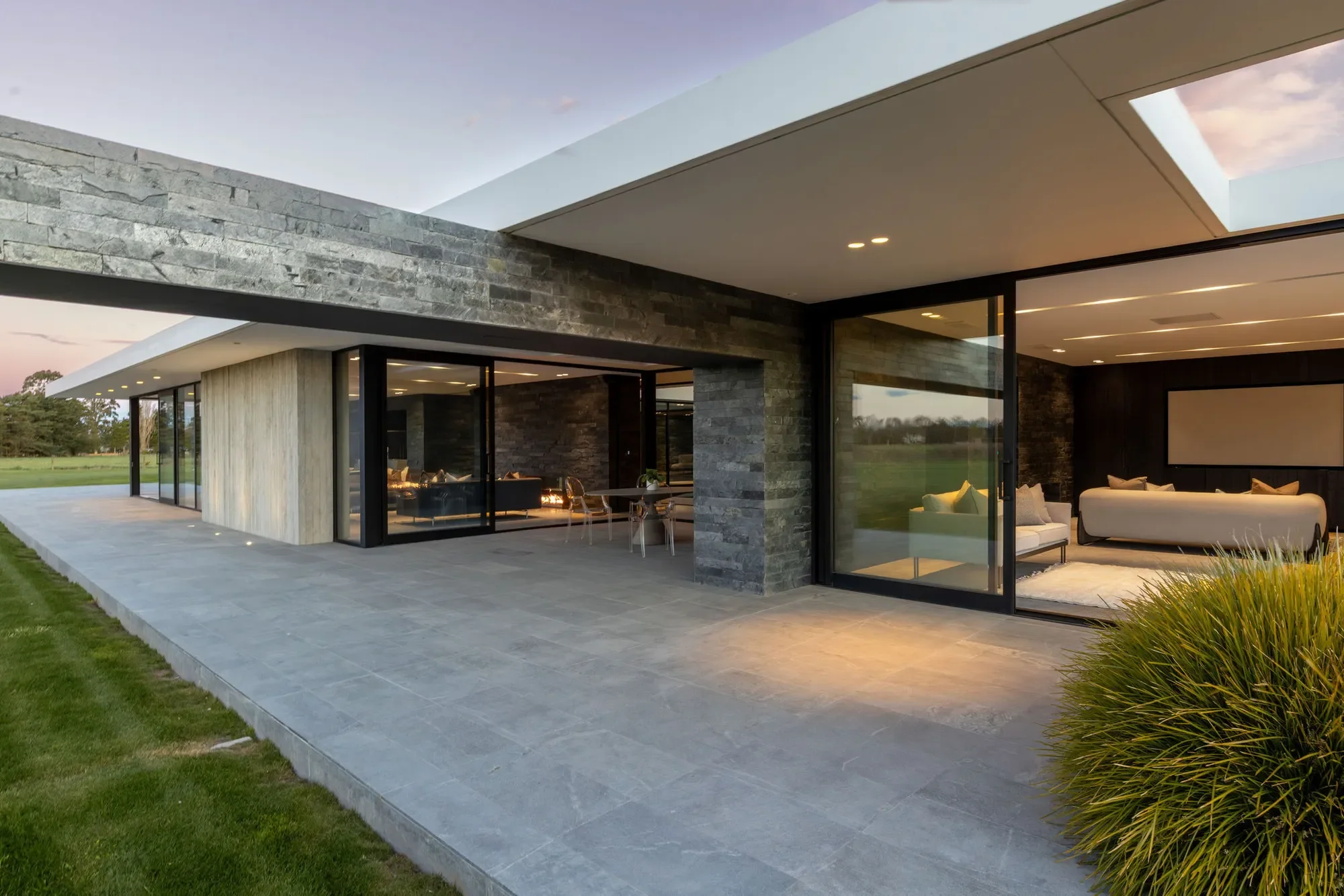 Exterior photo 8