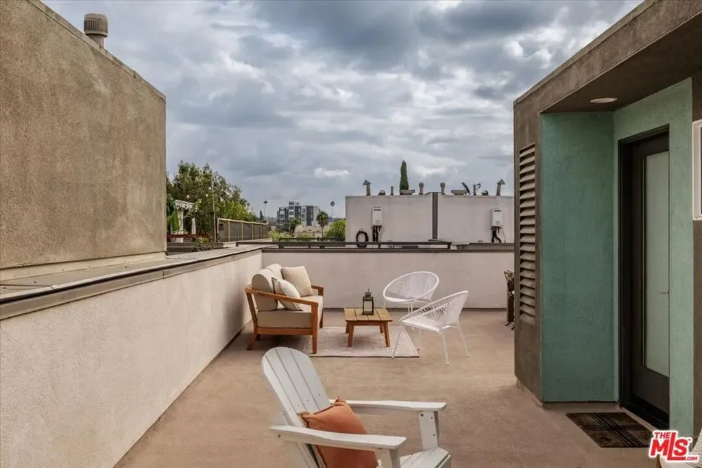 644 N Gramercy Place, Los Angeles, California, United States. - Hero Image
