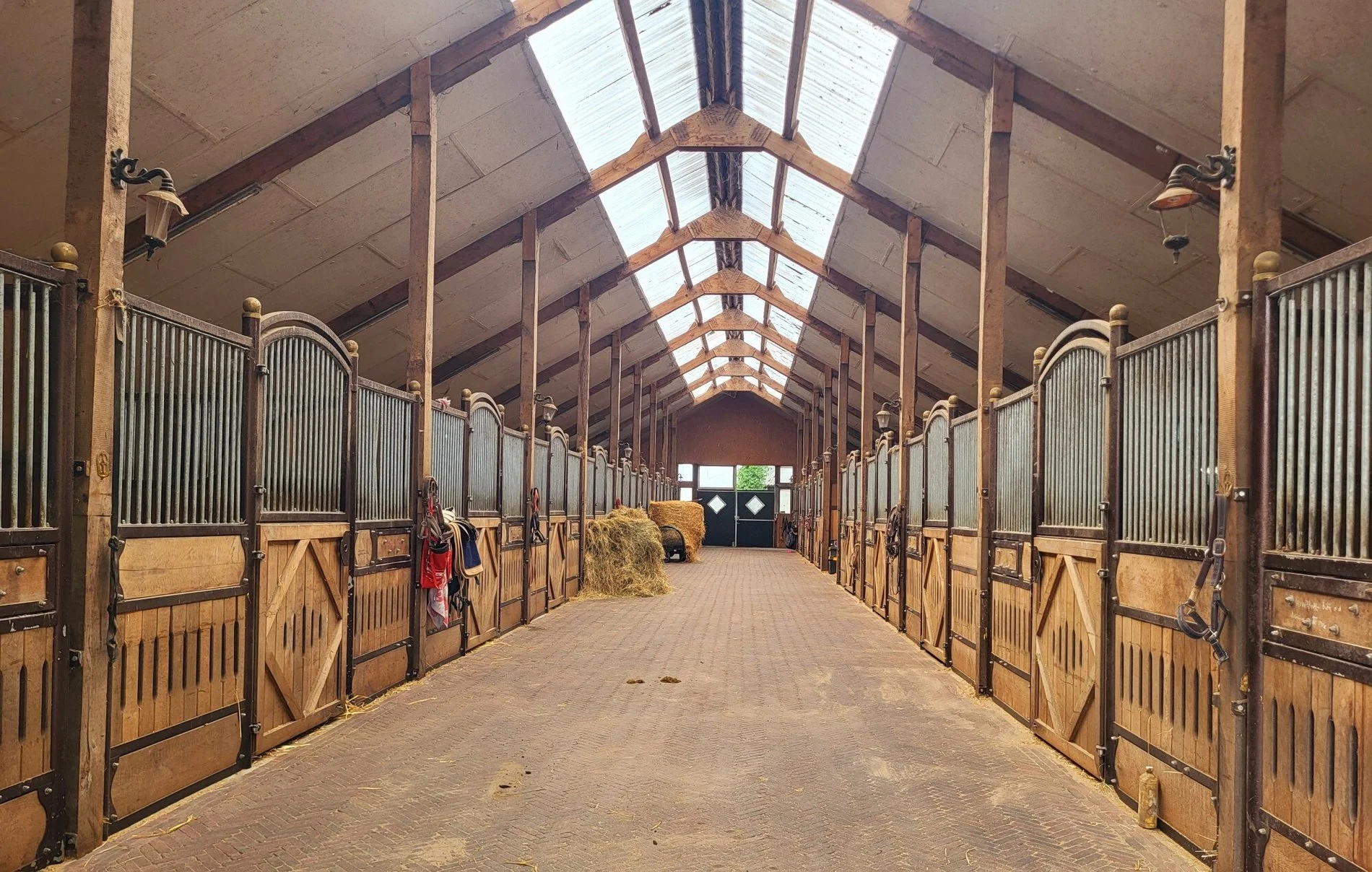 Exterior photo 4