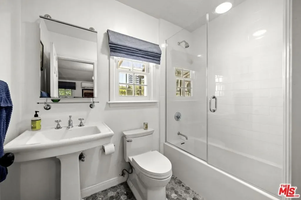 850 Birchwood Drive, Los Angeles, California, United States. - Photo 28