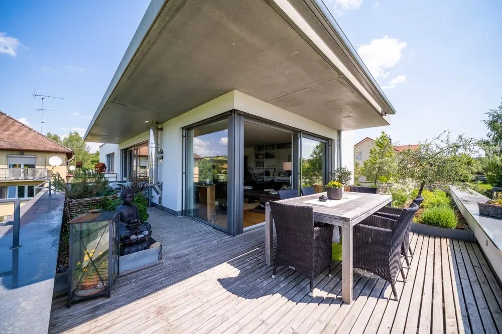 Exterior photo 4