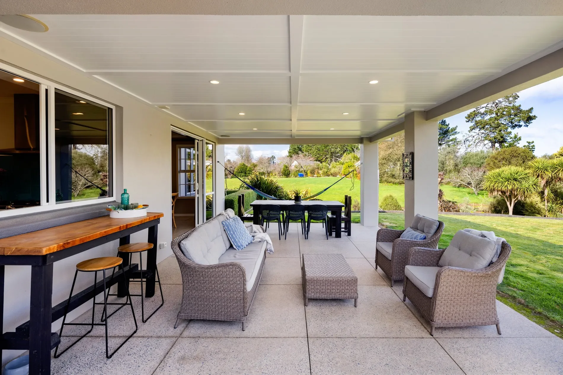 Exterior photo 10