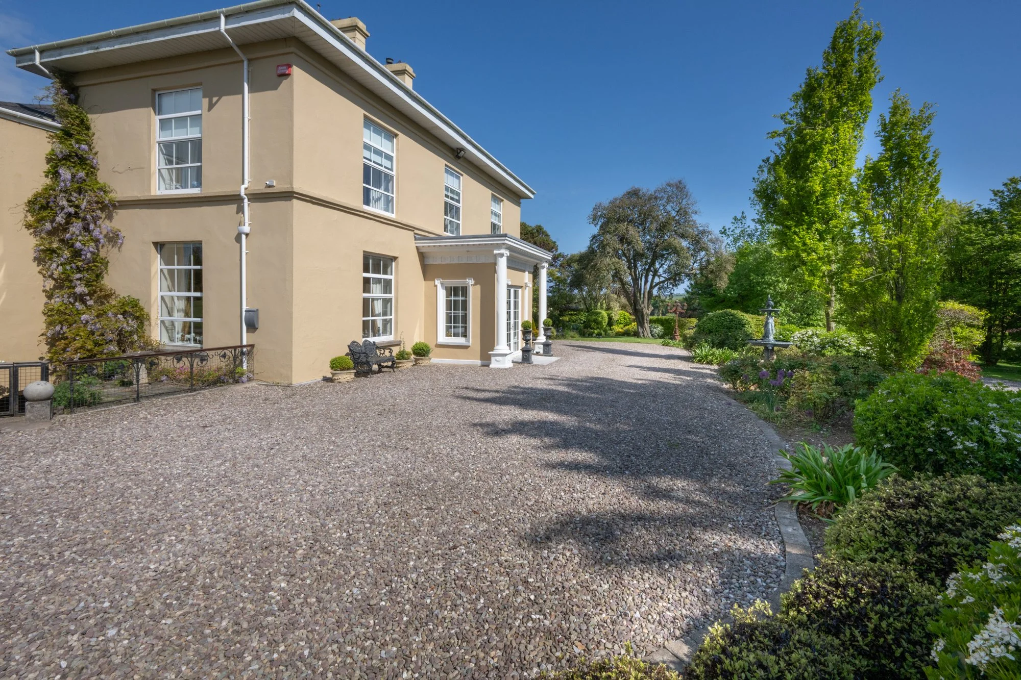Exterior photo 3