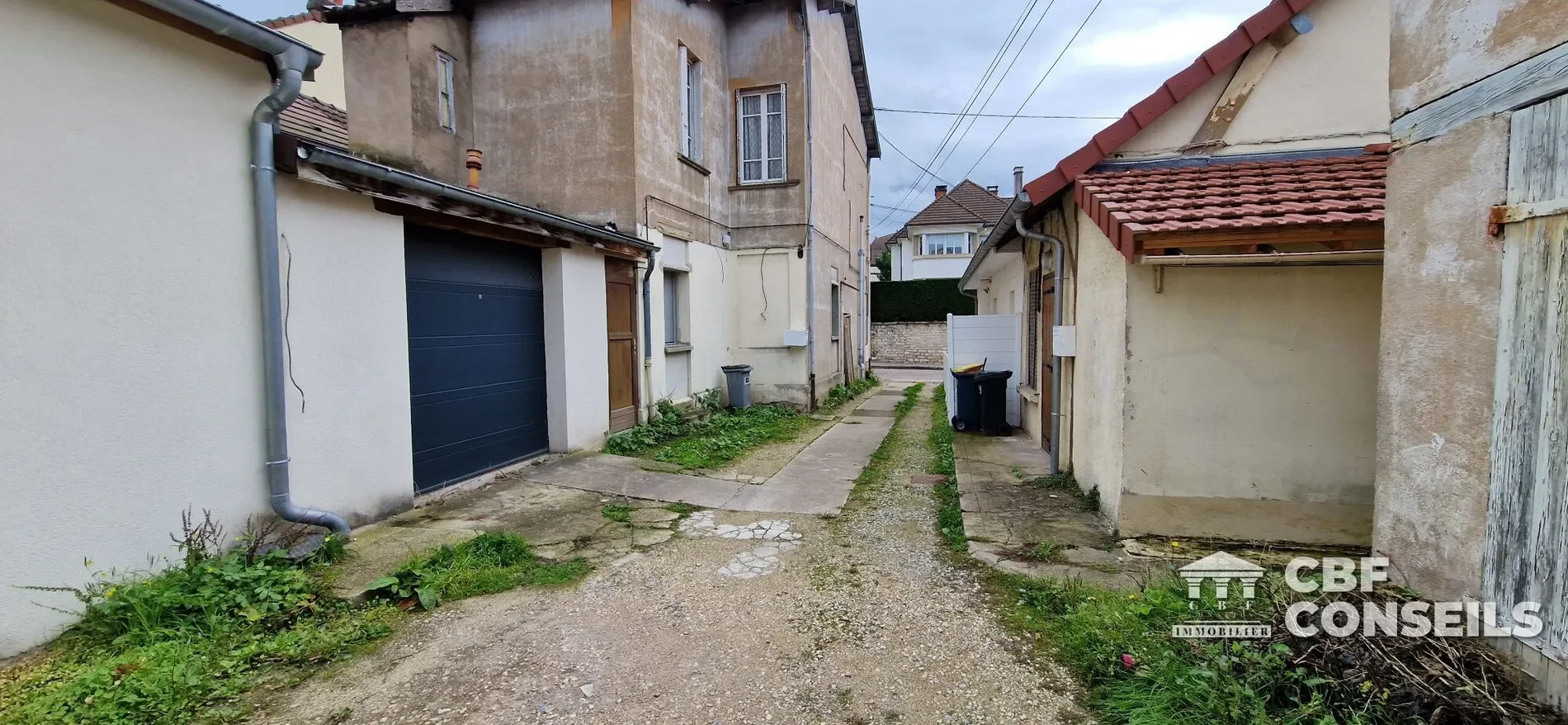 Exterior photo 9