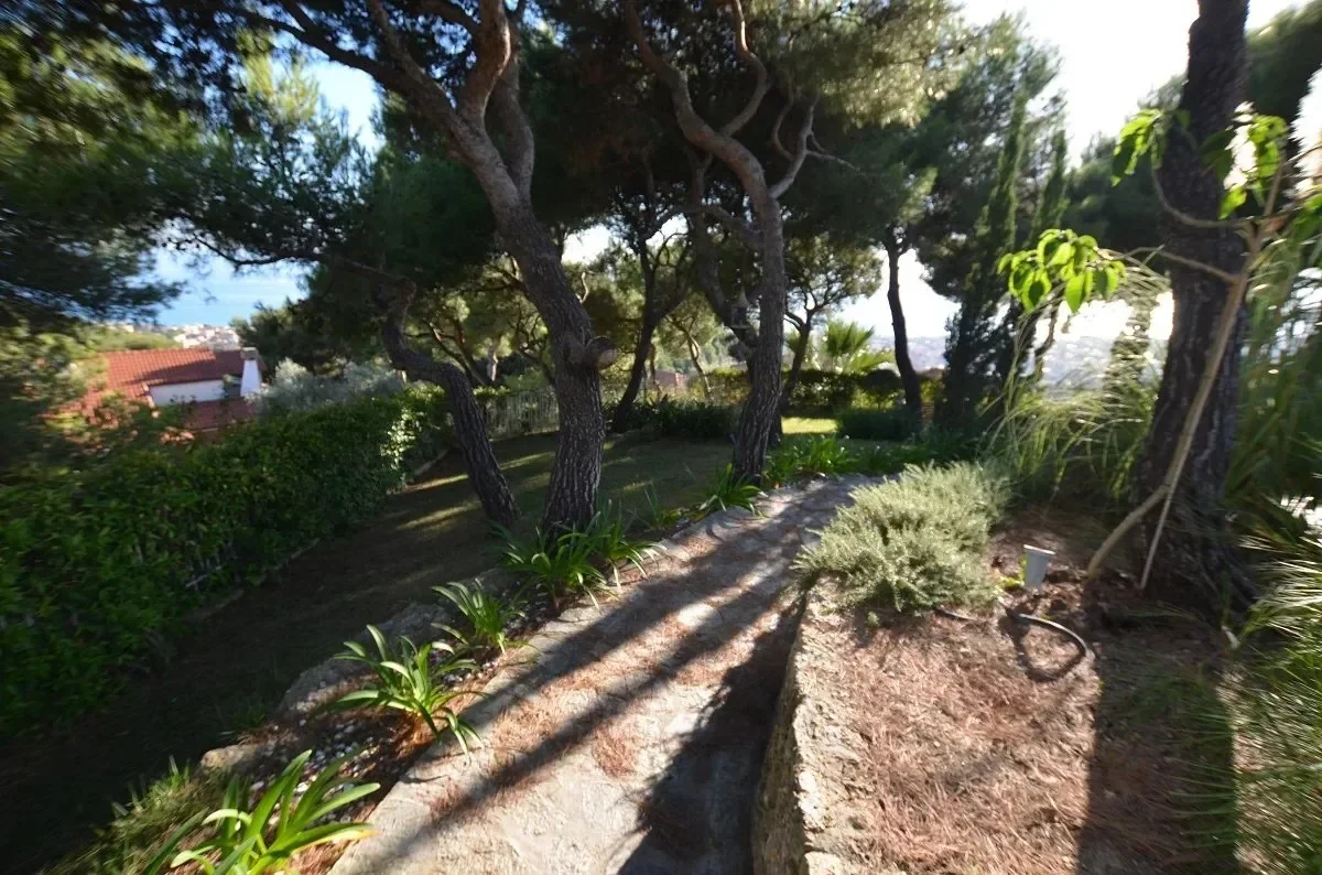 Exterior photo 3