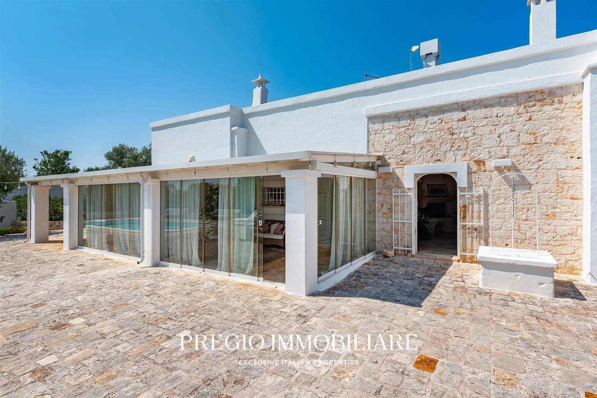 Exterior photo 9