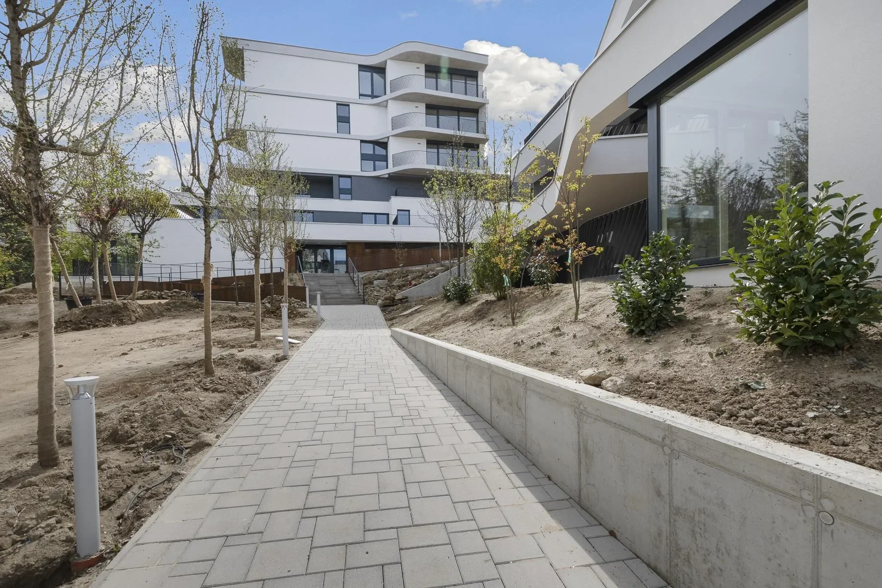 Exterior photo 4