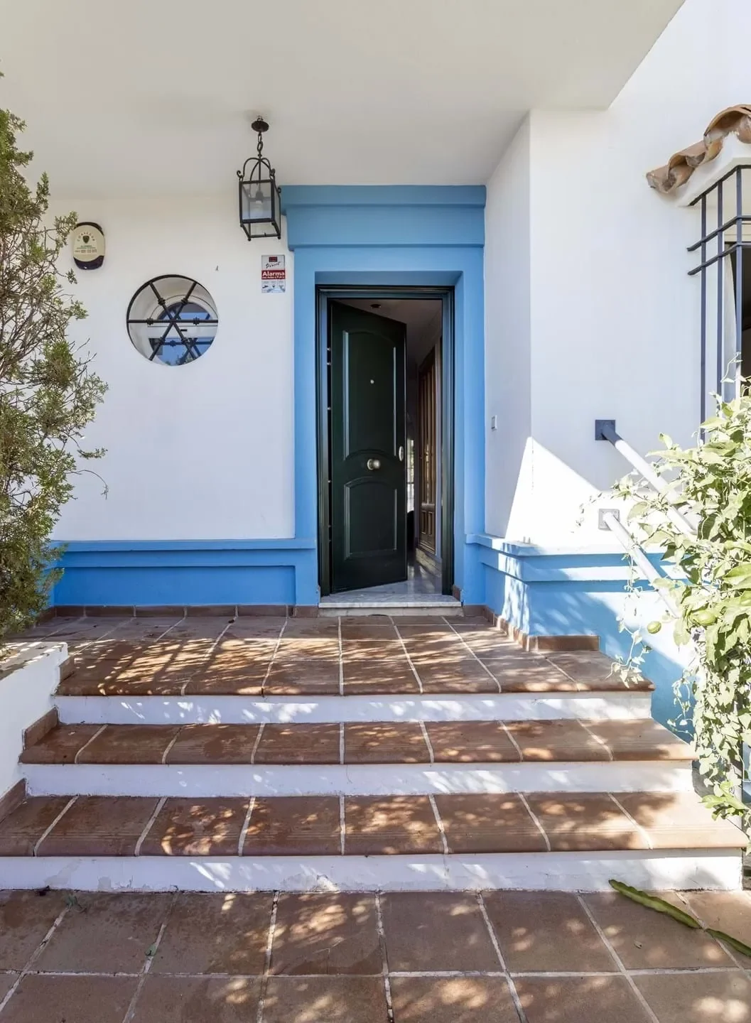 Exterior photo 3
