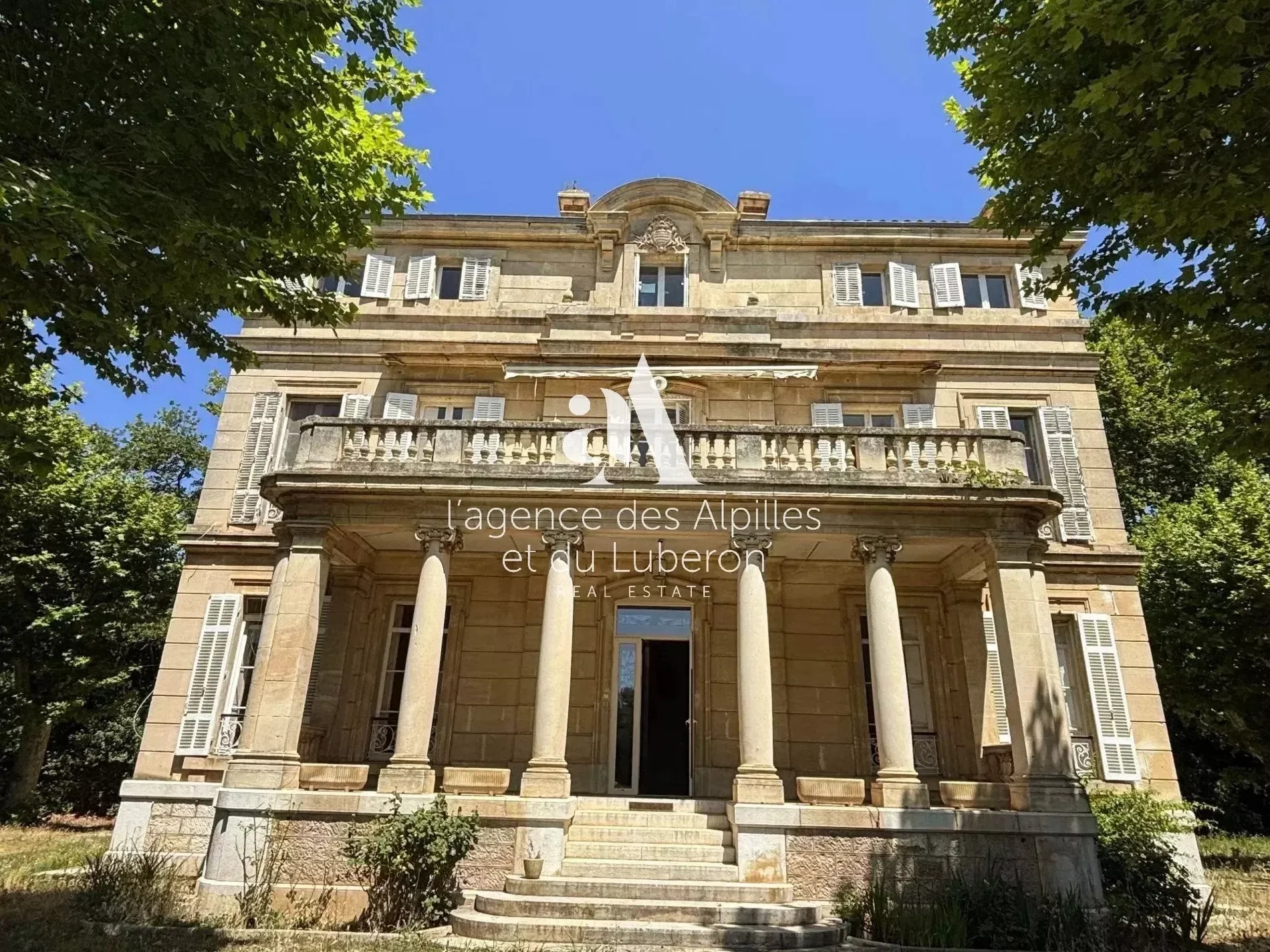 Exterior photo 3