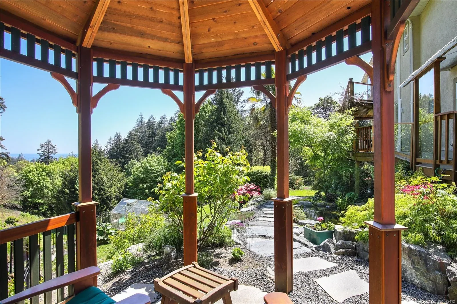 Exterior photo 6