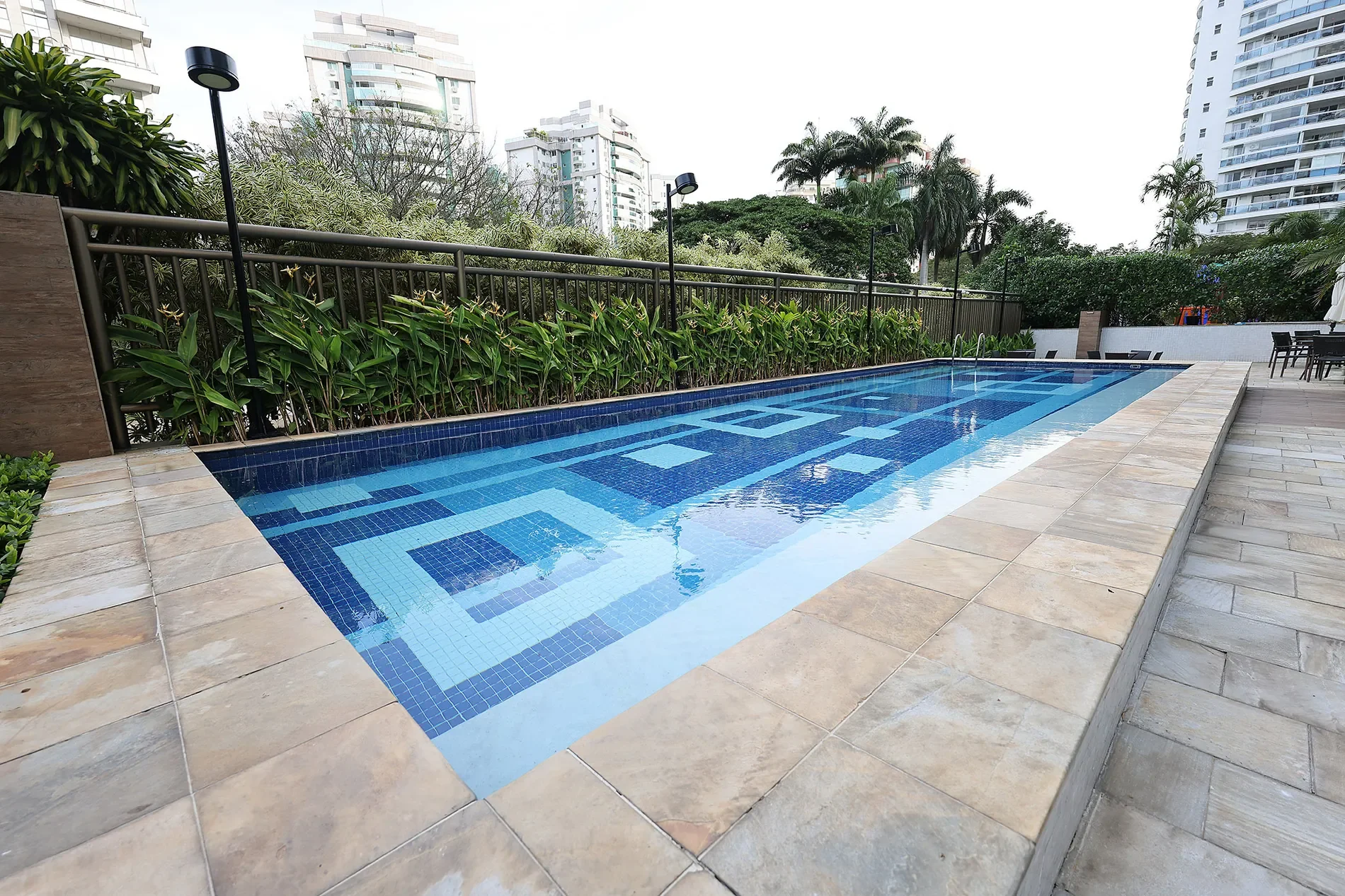 Exterior photo 7
