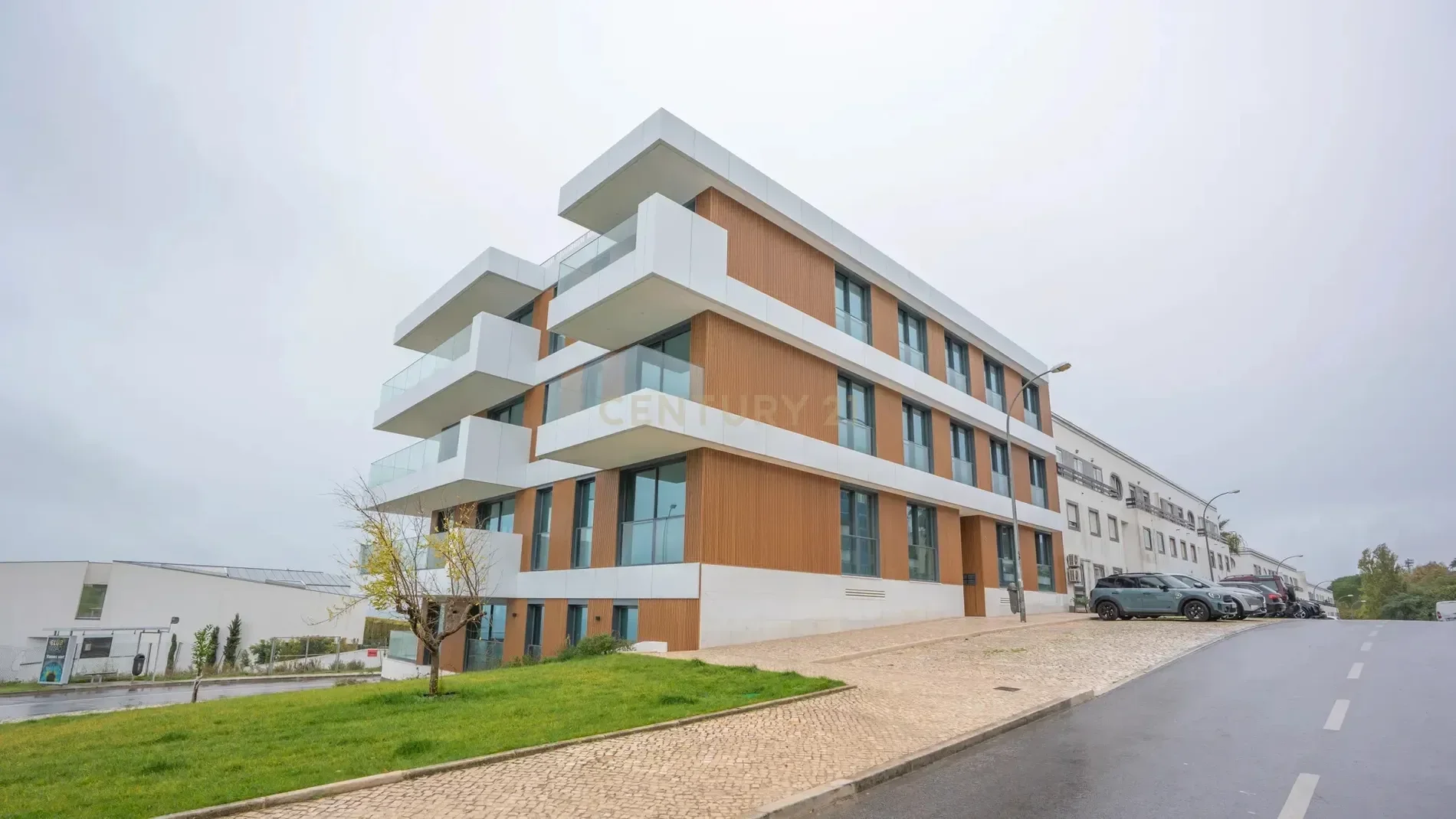 Exterior photo 2