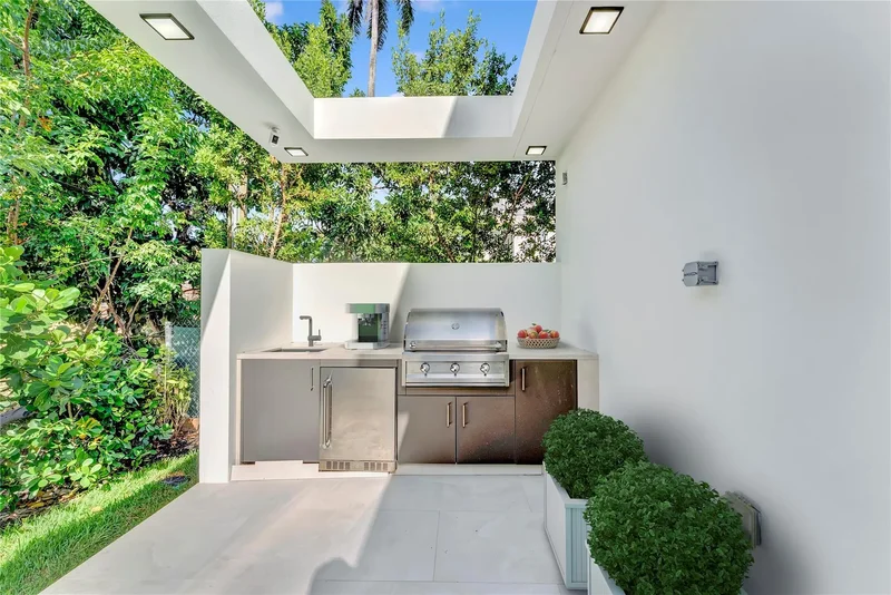 2130 S MIAMI AVE, Miami, Florida, United States. - Photo 8
