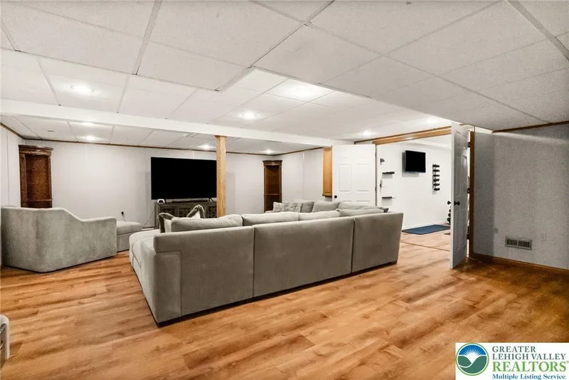 4490 Canterbury Drive, Emmaus Boro, PA 18049, Emmaus, Pennsylvania, United States. - Photo 64