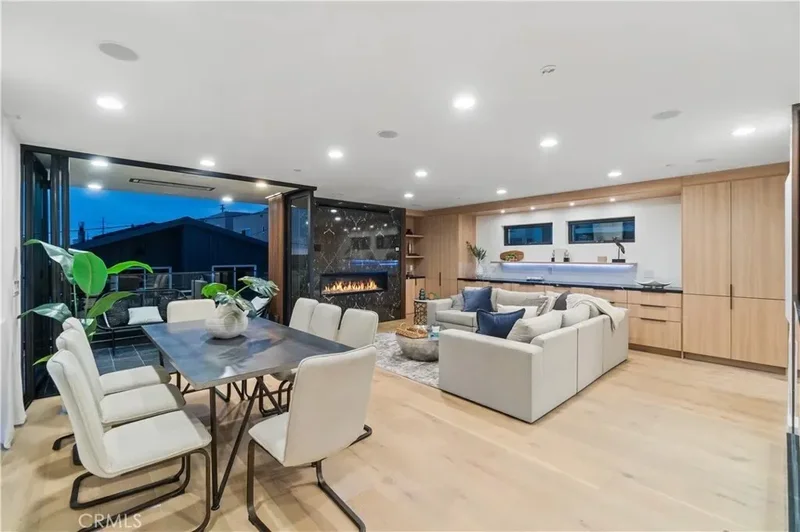 214 El Porto Street, Manhattan Beach, California, United States. - Photo 22