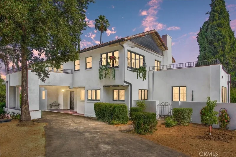 5 Bedrooms Single Family Detached