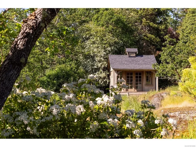2766 Sea View Rd, Saanich, BC, V8N1K8, CANADA, Saanich, British Columbia, Canada. - Photo 25