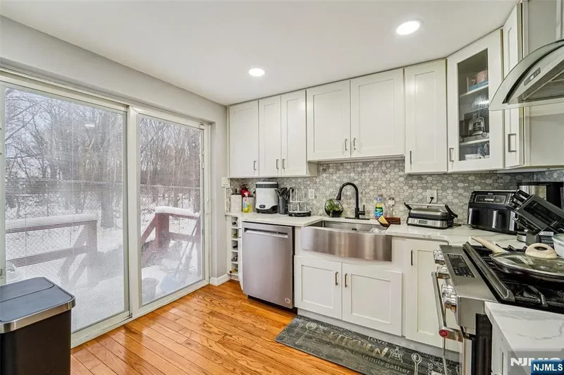 342 Lincoln Avenue, Elmwood Park, New Jersey, United States. - Photo 17
